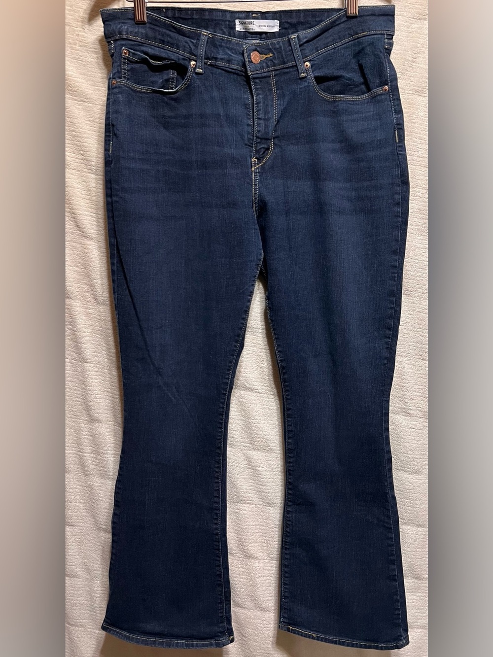 Signature by Levi Strauss Mid-Rise Bootcut Jeans Dark Wash Women’s 16 Short